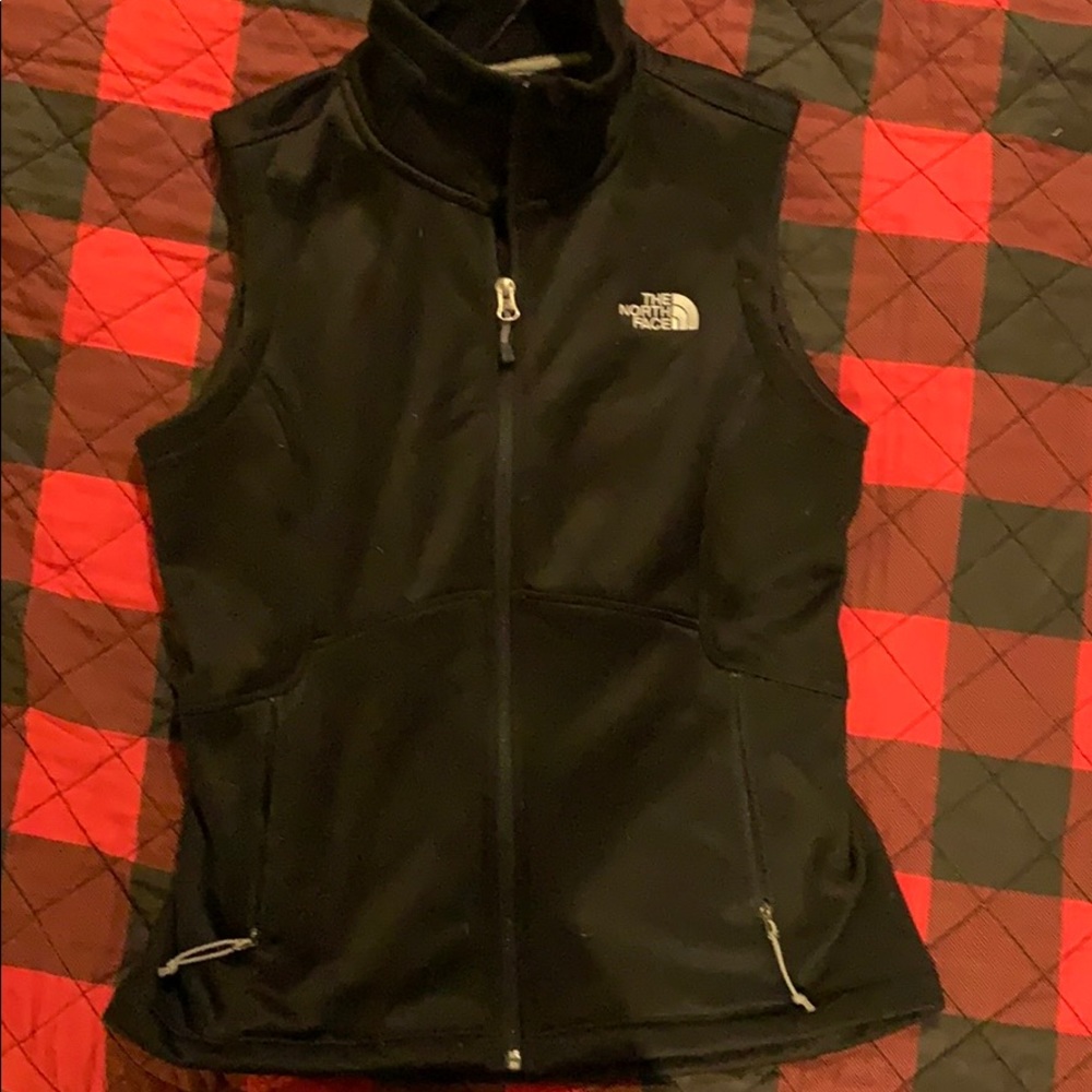 North face vest (women’s)